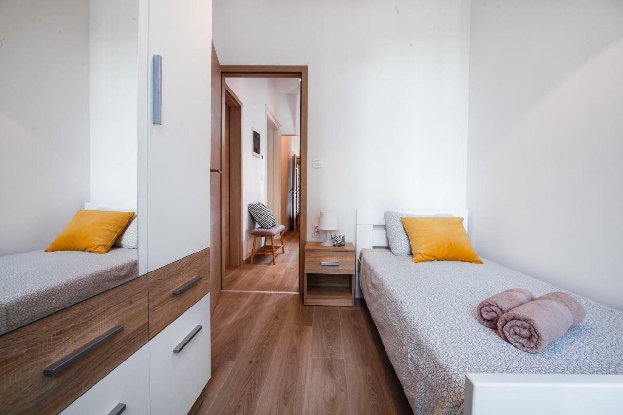 Apartment Kensi*** Pula Buitenkant foto